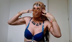 Arabian fetish - a belly dancer cumming with 2 toys inside