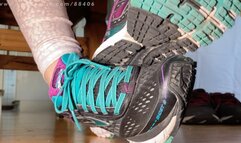 A Shoejob under the Table with Black Brooks Running Shoes - 4K