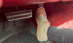 Revving my 460 1976 thunderbird in my well worn pink shoes