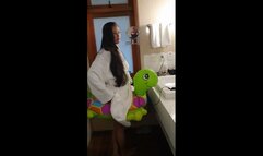 SAYURI BRUSH THE HAIR