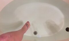 Banana Split Time in the bathtub; An adventure with an amazing Dildo!