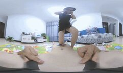 Virtual reality JA pulverized the cock with the strength of the leg