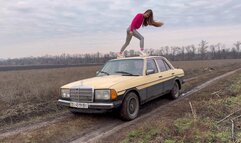 Bouncing and shaking old Mercedes benz w 123 (custom video)