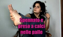 Ti spenno e ti prendo a calci nelle palle a piedi nudi