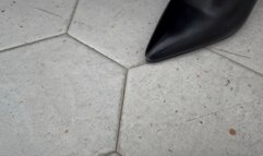 Seduction with leather and whip: Kahina's authority