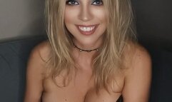 Elle Lyon Uses Her Pink Vibrator to Cum For You