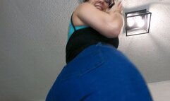 Lolla crushes her friend after bet