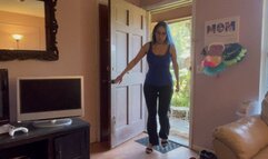 Giantess Lolla shrinks entire world