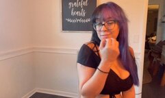 Giantess Lolla swallows a thief