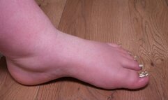 Leg Aesthetics: BBW Left Foot in Video Captivating Lines and Shapes (no talking)