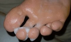 Lena - Eating huge load of cum from between her dirty toes (4K)