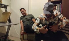 ANGEL R HACE COSQUILLAS A TOÑO M