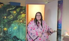 SSBBW RECEIVES ALL OVER BODY MASSAGE AT PARLOUR