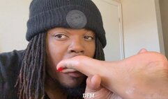 Bennie creeper gets a hold of Za red toes to suck