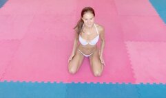 VIKA YOGA IN THE GYM_720