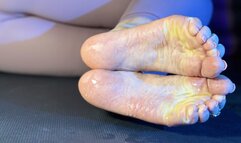 YOGA WRINKLED SOLES - VERTICAL POV SUPER CLOSE-UP
