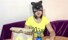 Eat Burger and Gift on Plate