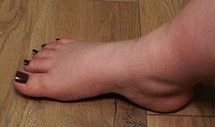 #1 Worship BBW feet with purple pedicure