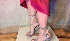 Cum under my lacy High Heels