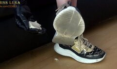 Feeding toast (mobile version)