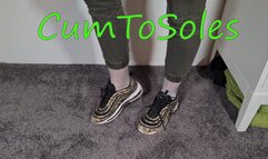 Hot Shoejob with nylon footjob