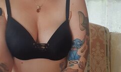 Sexy Smokinggirl in black Lingerie