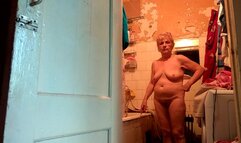 Fuck in the bathroom with Mature