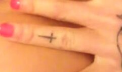 BIG TIT YOUNG TATTOOED ALT-GIRL MODEL'S CLOSE UP POV PUSSY FINGERING