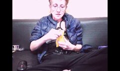 EATING BANANA 500 ALONE