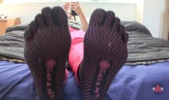 Toe socks make her uncontrol her urges