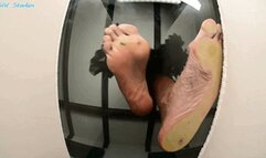 Moody Milf barefoot GIANT crush! - MP4