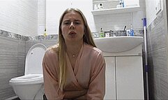 Sexy blondie's toilet! MP4