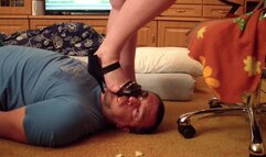 Slave play with high heeled sandals and bare foot