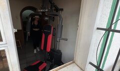 The old car makes fun of karlotta