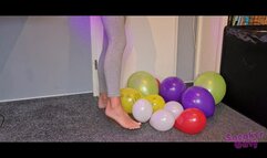 Sneaker-Girl Lisa - Popping some Balloons