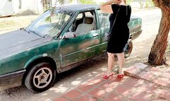 With a beautiful dress and red heels, Angelina is the pedal pumping (1)