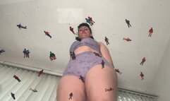 Giantess Maroe Shrinks Gym Goers