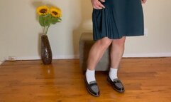 CROSSED LEGS MATURE ASIAN