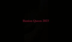 feet play on the floor