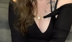 Chubby Goddess Barefoot Yoga in Tight Leggings