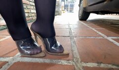 Karlotta tries to start the car and floods it (custom)