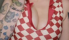 Sexy Housewife want a bath with you ?