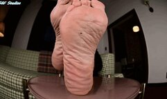 Moody Milfs MILF friend! Wrinkly soles! - MP4