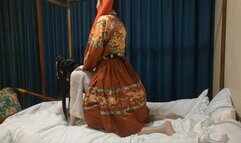 LUNA245_The joyful ponyplay combination on the bed, happily stretched out his feet to harass the ponyboy