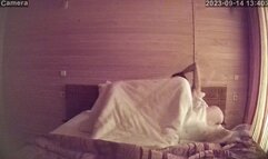 Дегенерат в носках с вялым членом попросил сделать ему это...