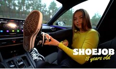 She did a shoejob in her Converse in my car [4K]