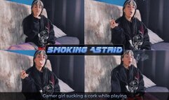 Gamer girl suckig a cork while playing | Smoking Astrid