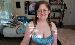 Toe sucking for a cutie in pigtails