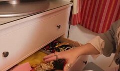 redhead smoke and put on jewellery - wmv 720p