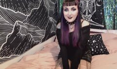 mutual masturbation: goth girl encourages you while fingering herself